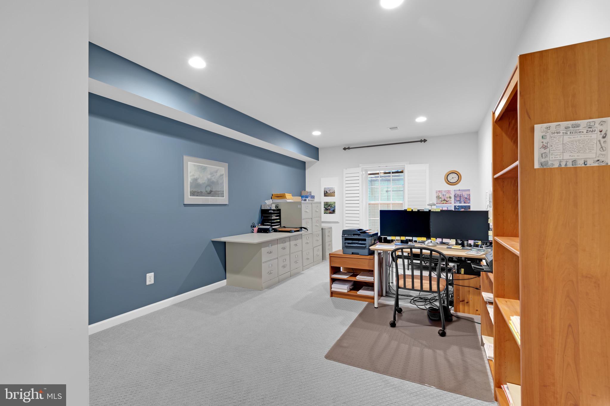 KENSINGTON MANOR - Residential