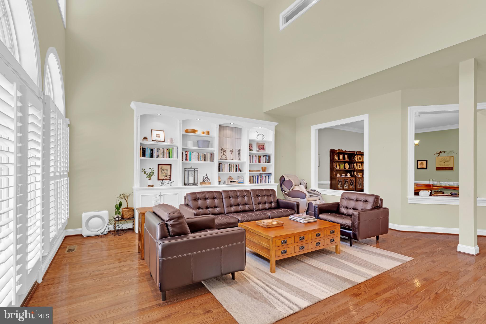 KENSINGTON MANOR - Residential