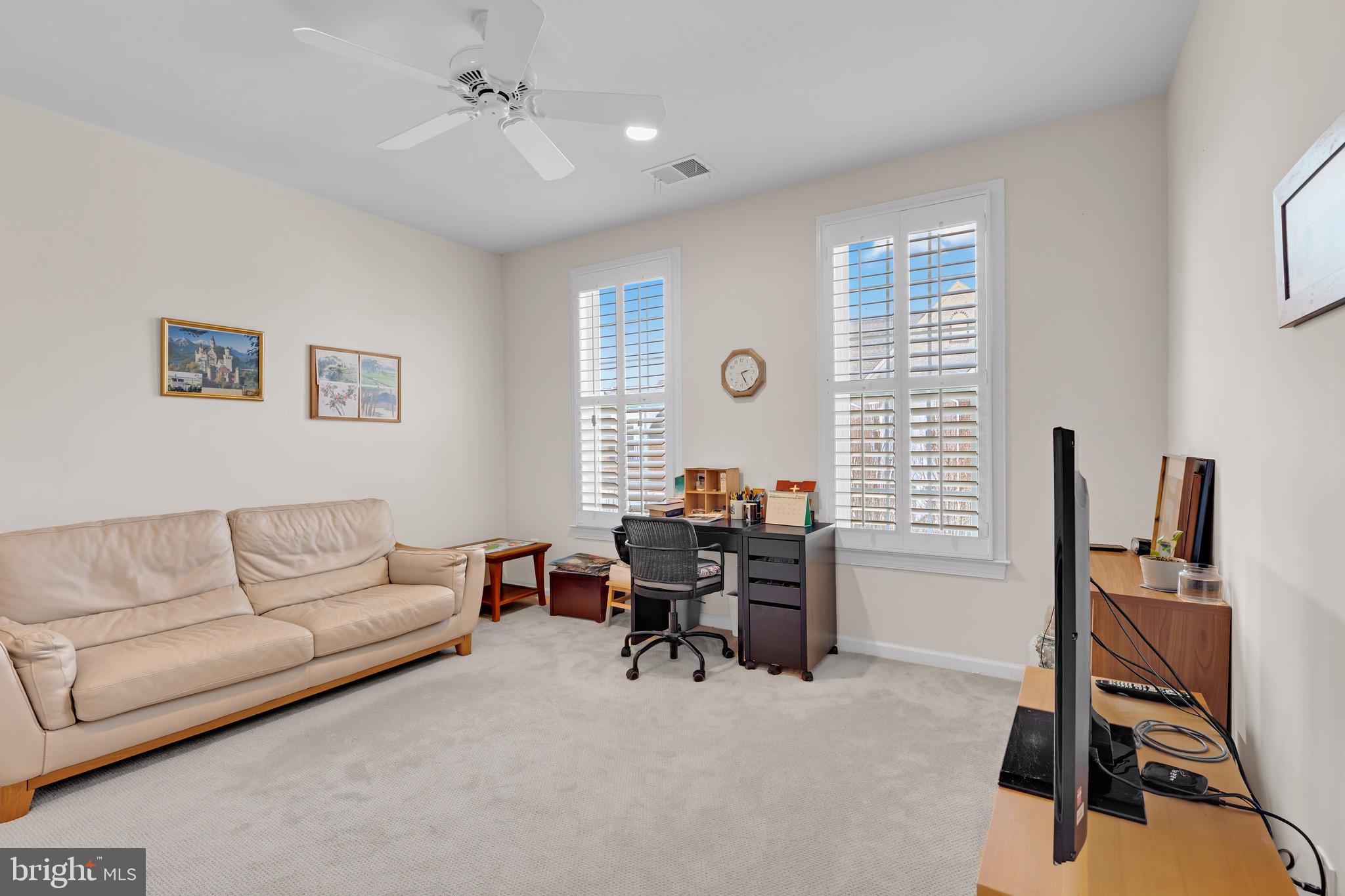 KENSINGTON MANOR - Residential