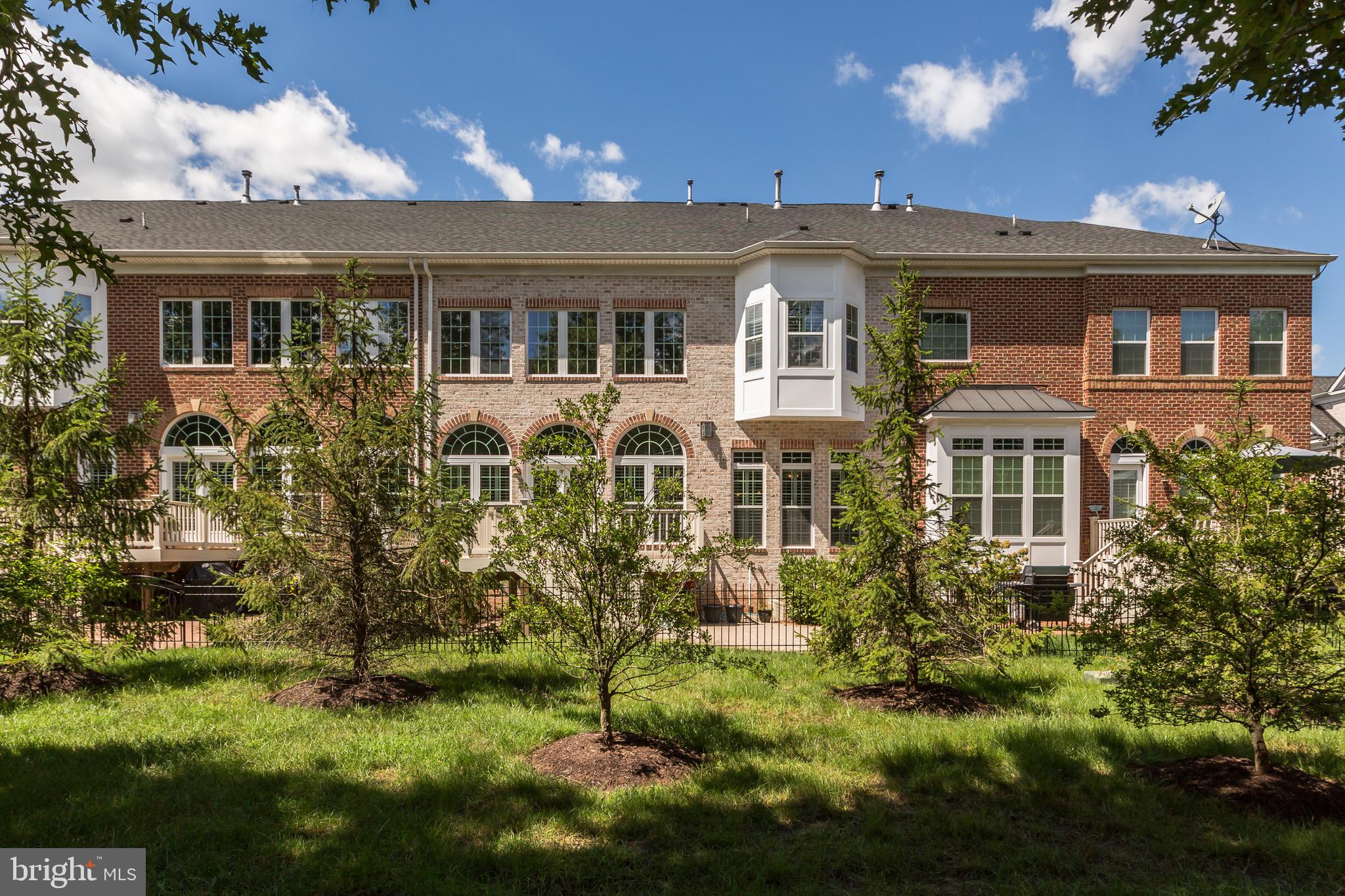 KENSINGTON MANOR - Residential