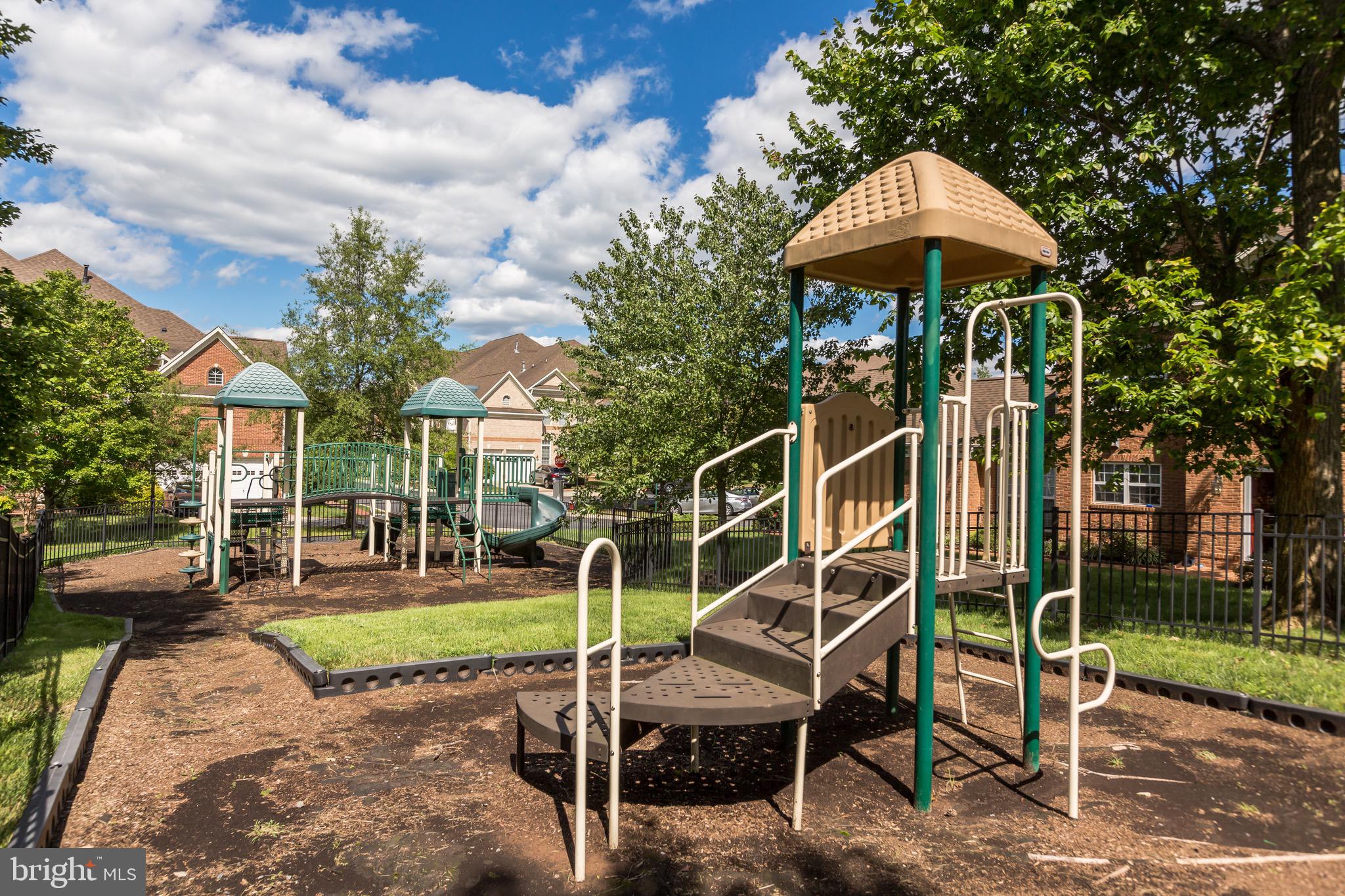 KENSINGTON MANOR - Residential