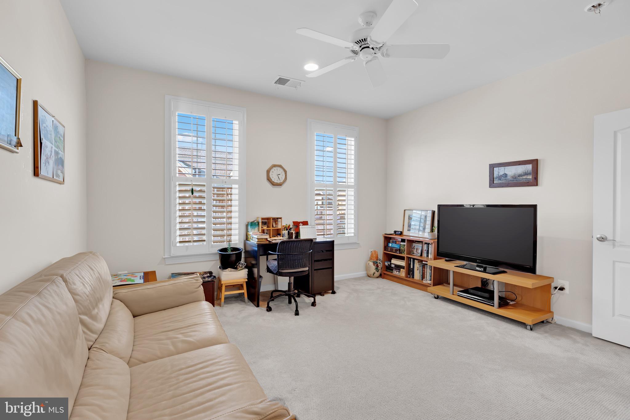 KENSINGTON MANOR - Residential