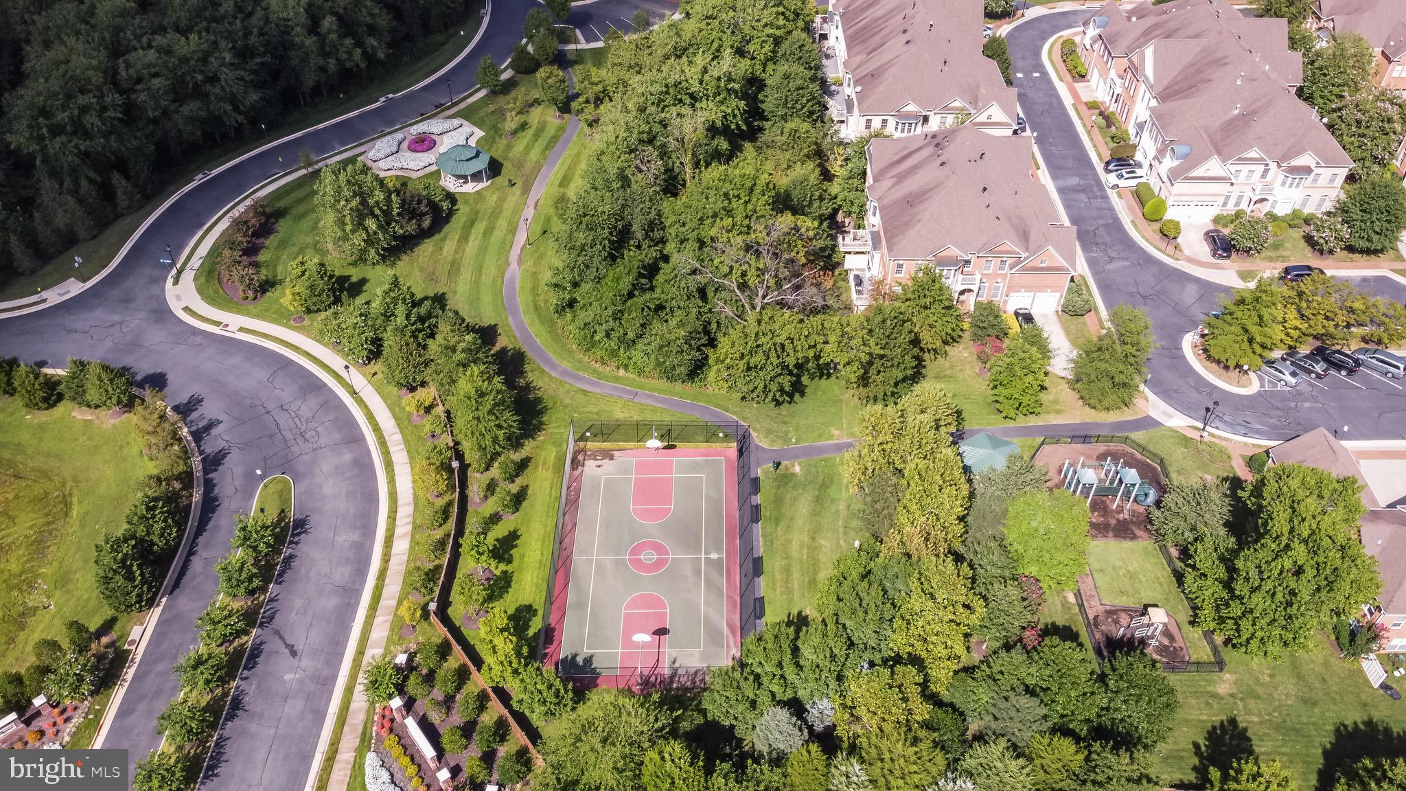 KENSINGTON MANOR - Residential