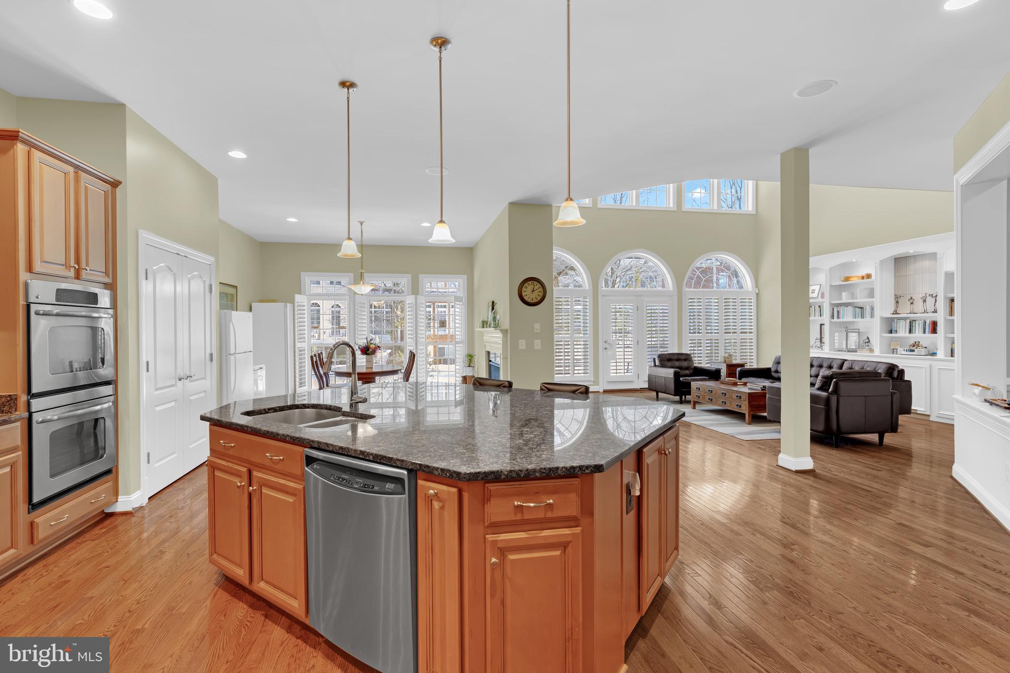 KENSINGTON MANOR - Residential