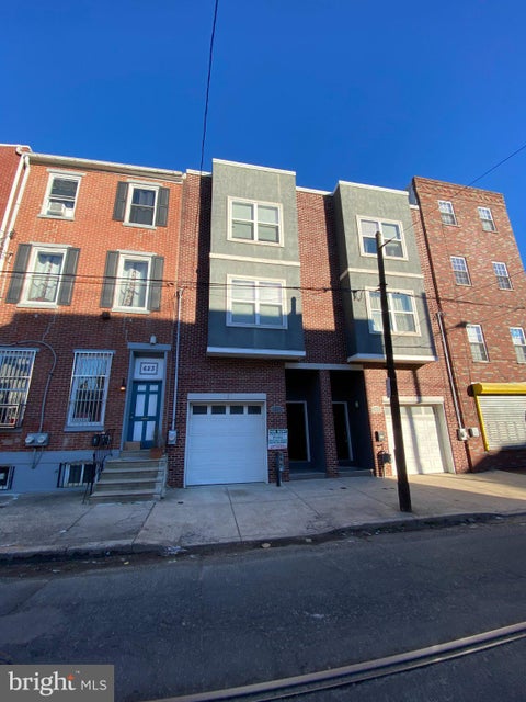 Townhouse For Rent - 621 12th Street<br/> PHILADELPHIA, PA 19123
