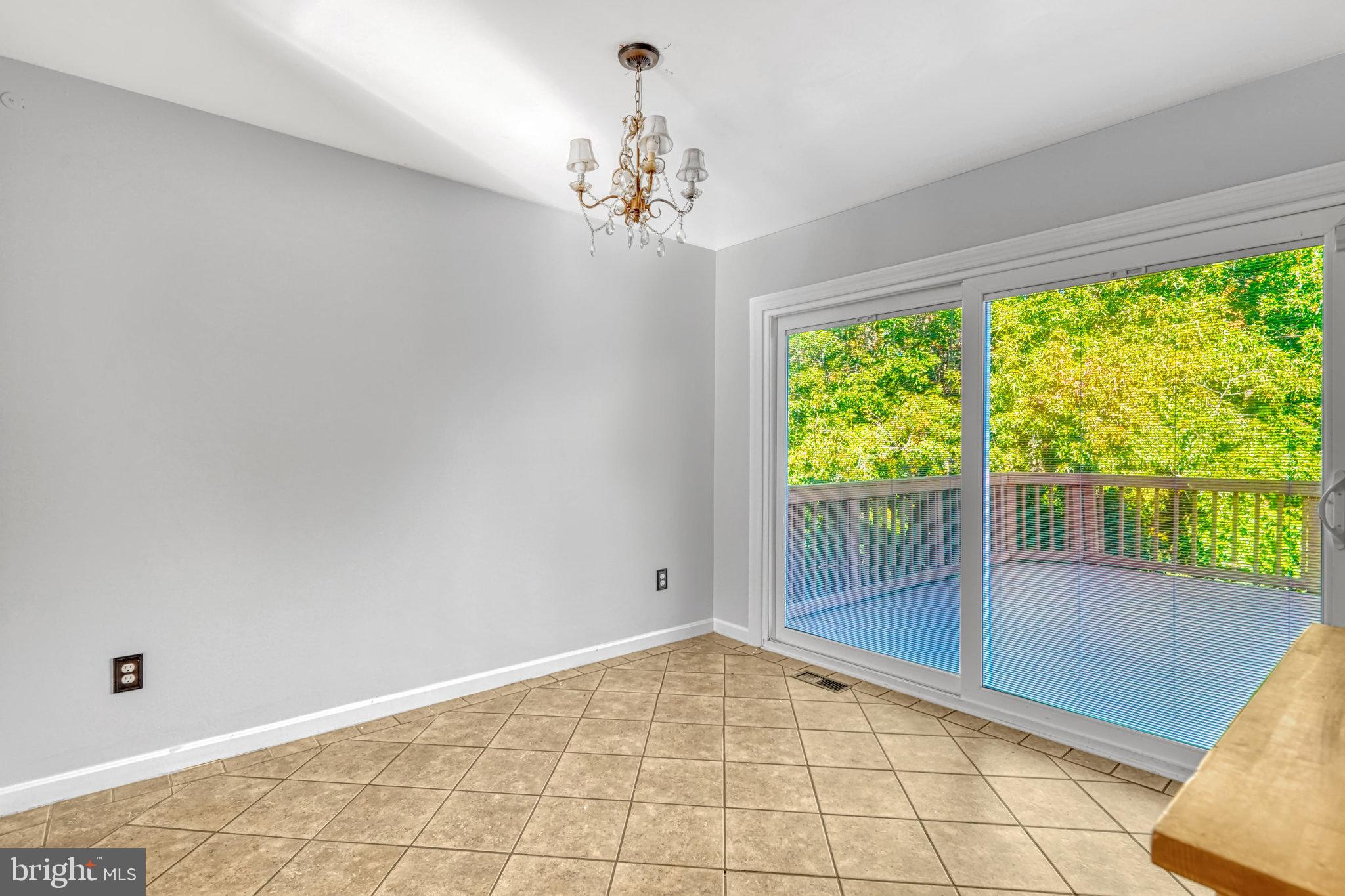 LONDON TOWN WEST - Residential