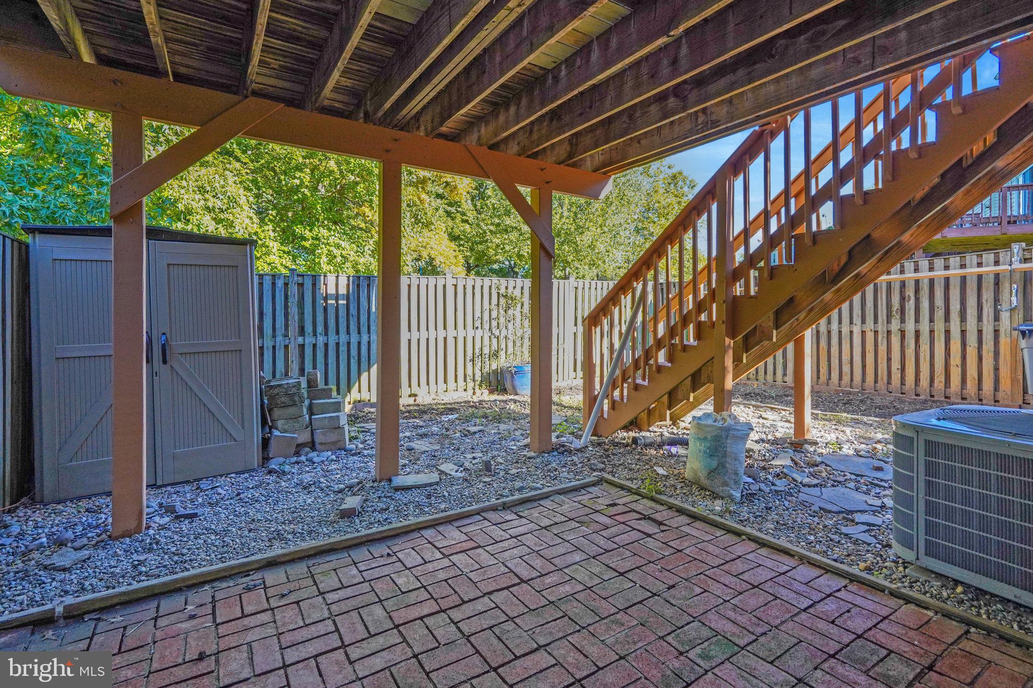 LONDON TOWN WEST - Residential