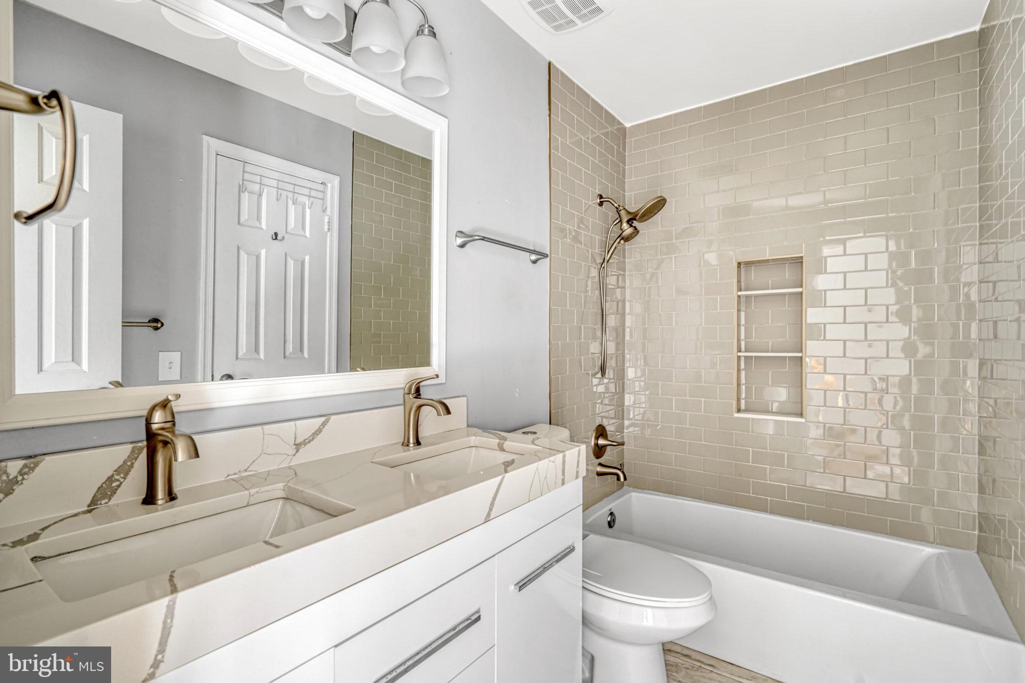 LONDON TOWN WEST - Residential