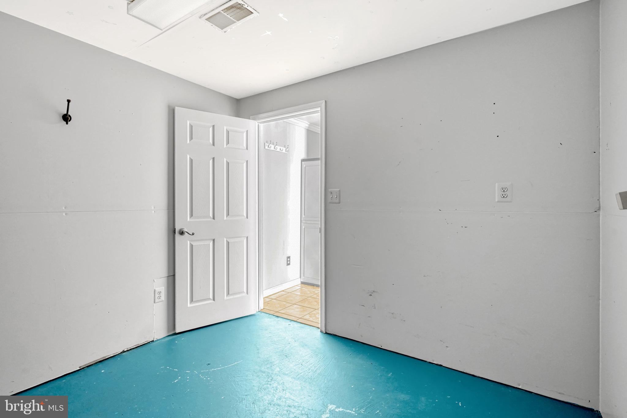 LONDON TOWN WEST - Residential