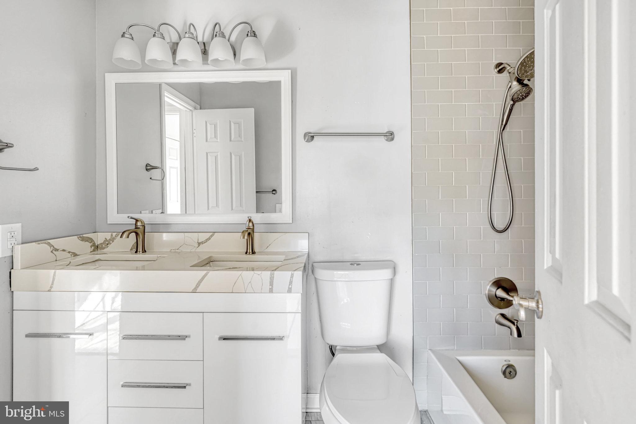 LONDON TOWN WEST - Residential