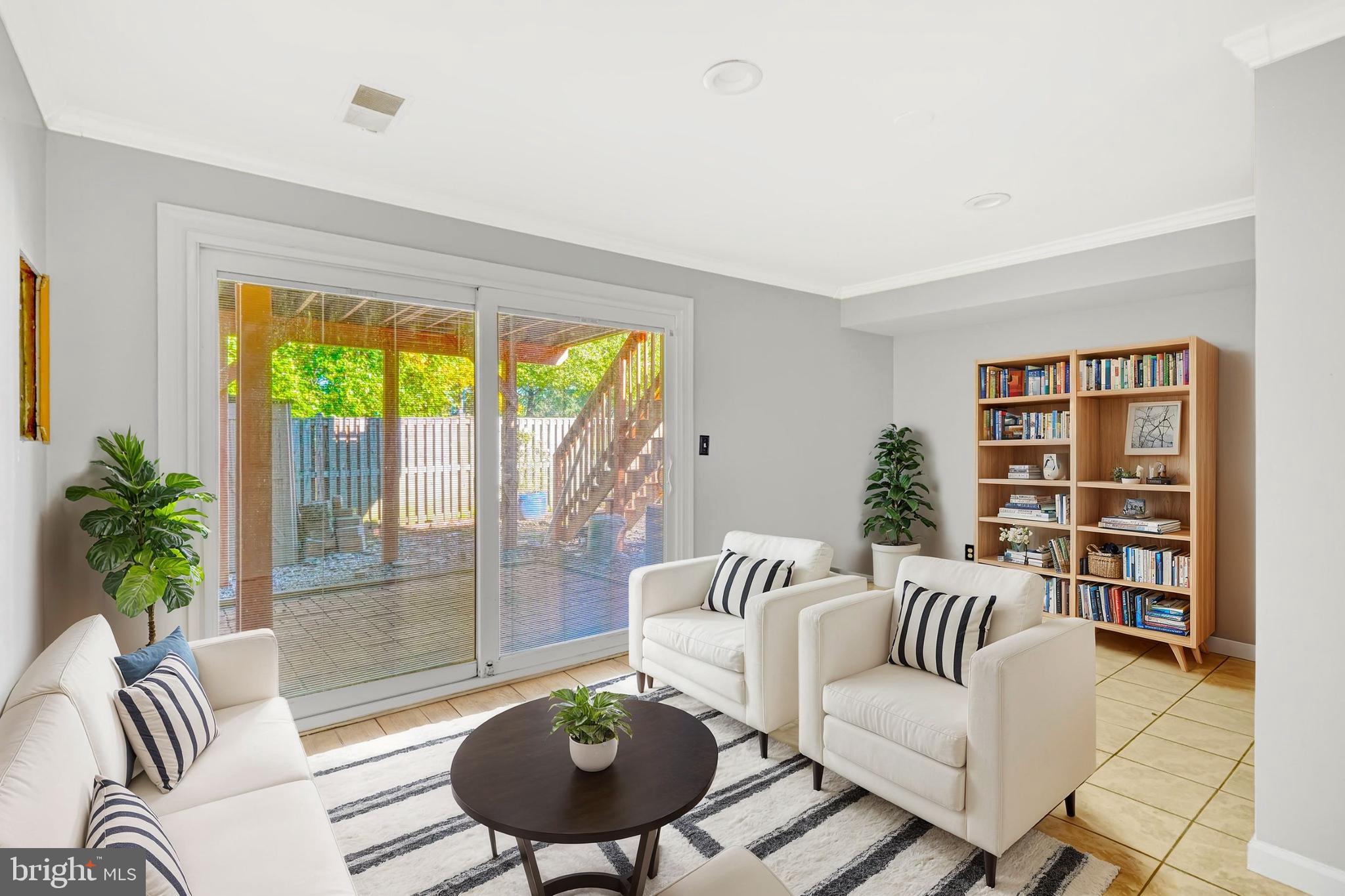 LONDON TOWN WEST - Residential