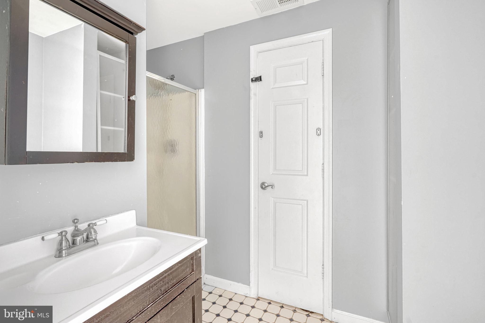 LONDON TOWN WEST - Residential