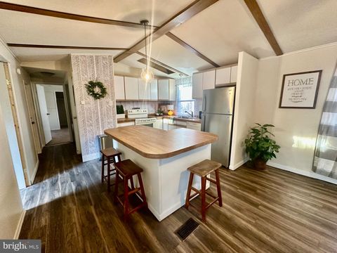 Homes For Sale - 3532 Wagon Train Rd Rd<br/> MIDDLE RIVER, MD 21220