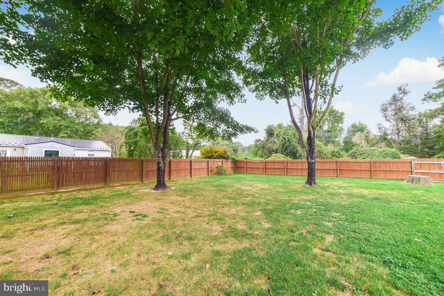 GOLDEN BEACH - Residential