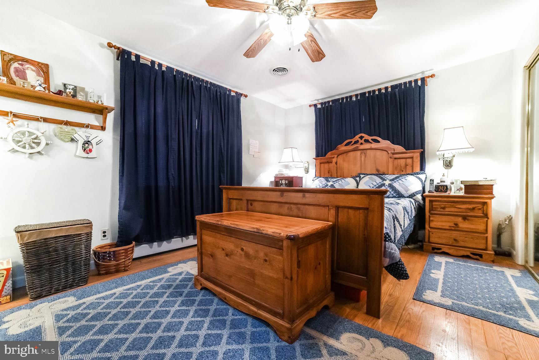 GOLDEN BEACH - Residential