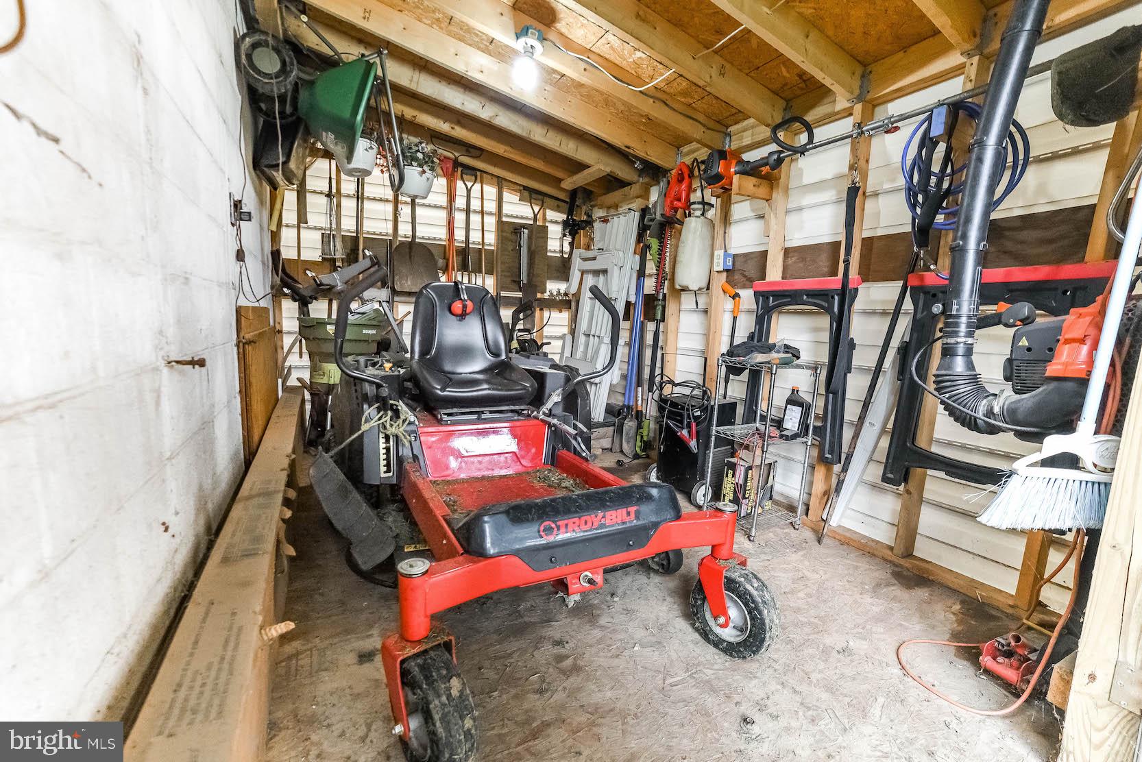 GOLDEN BEACH - Residential