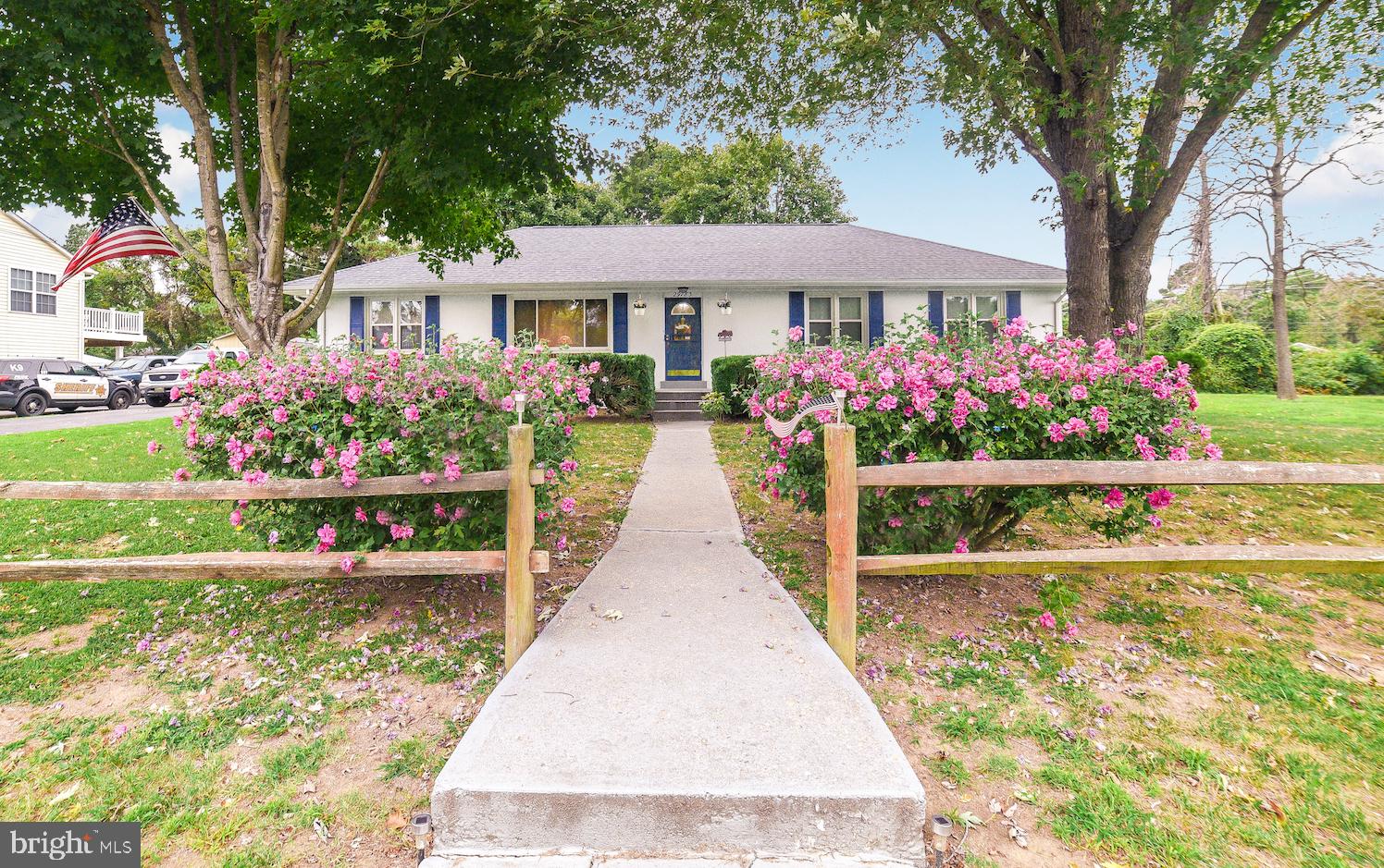GOLDEN BEACH - Residential