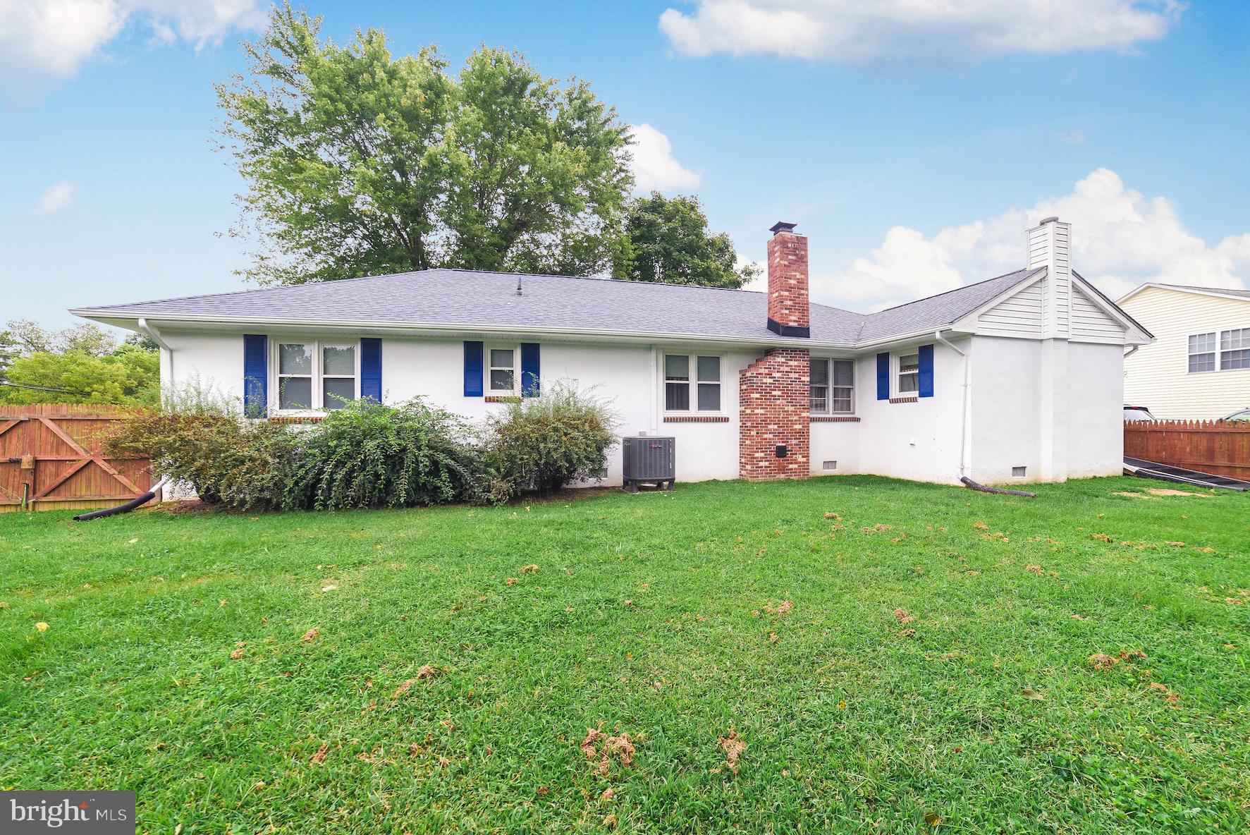 GOLDEN BEACH - Residential