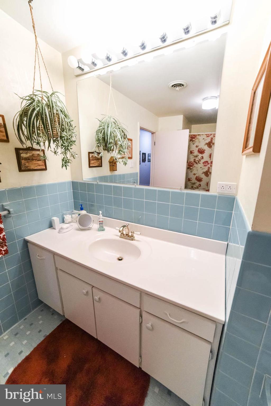 GOLDEN BEACH - Residential