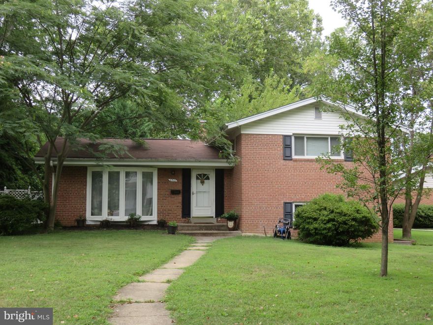 Freshly painted throughout! New furnace, New CAC, New hot water heater. Living RM with vaulted ceiling and bay window; table space kitchen, Din Rm with sliding glass door to fenced rear yard; Spacious Family Rm with bookcases; Ample storage area and laundry room plus powder room. Ideal location 1 block to Ashburton Elementary, close to Wildwood shops and transportation, very convenient to NIH and Walter Reed. Landlord prefers minimum 24 month lease, no smoking, pets on a case by case basis.