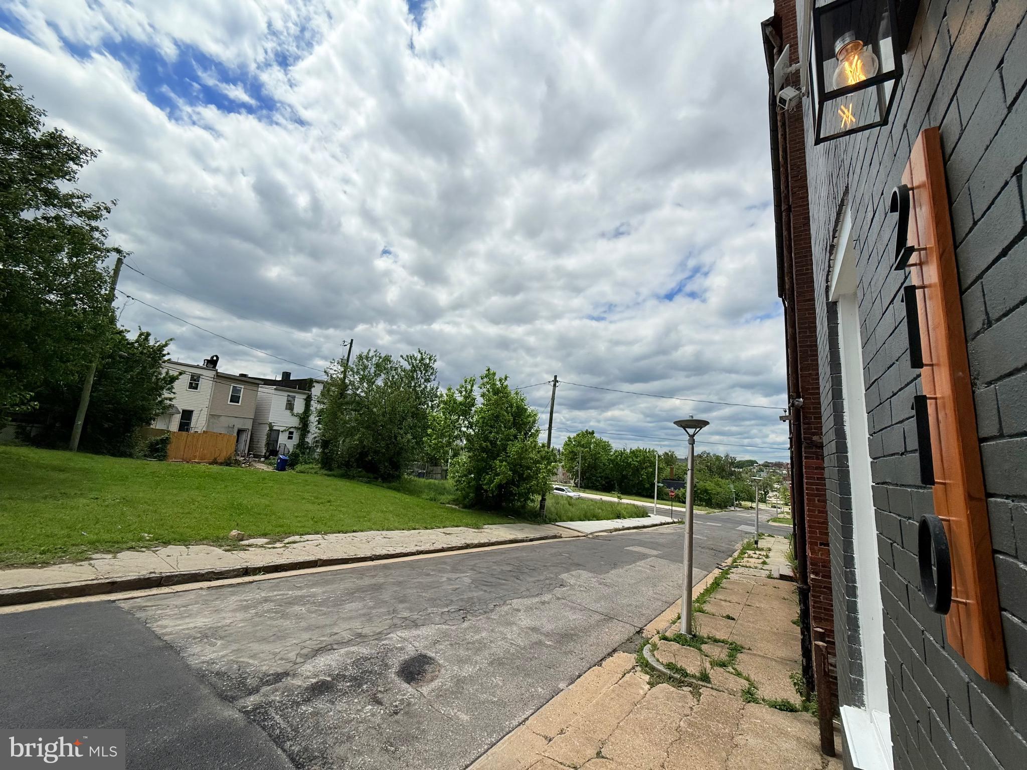 BROADWAY EAST - Residential