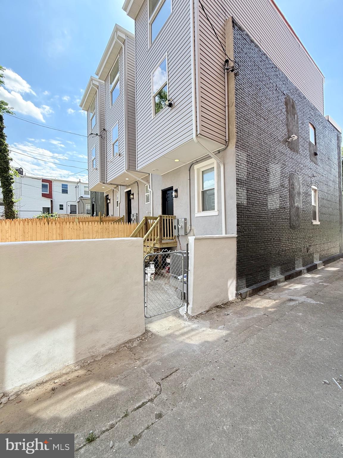 BROADWAY EAST - Residential