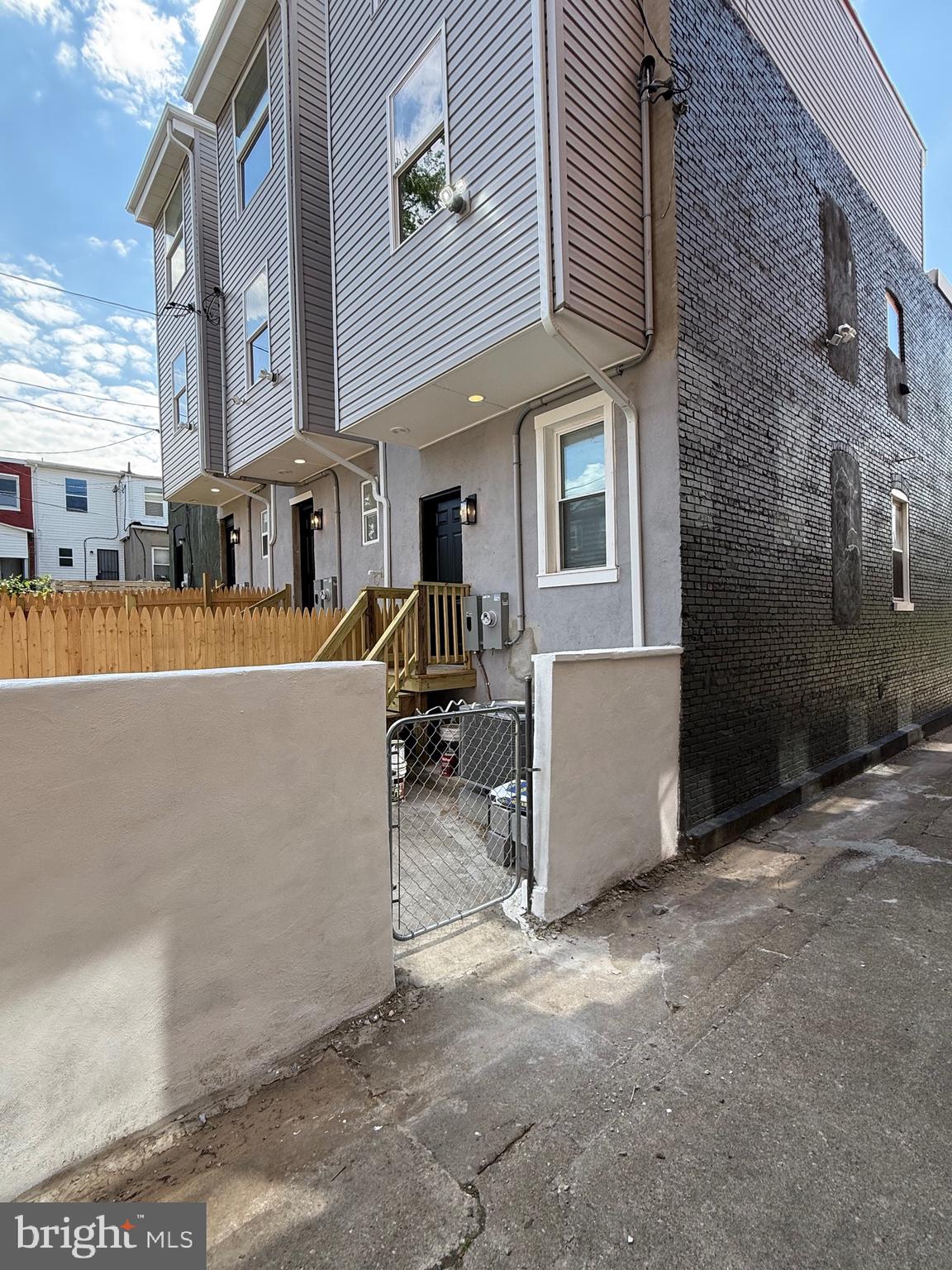 BROADWAY EAST - Residential