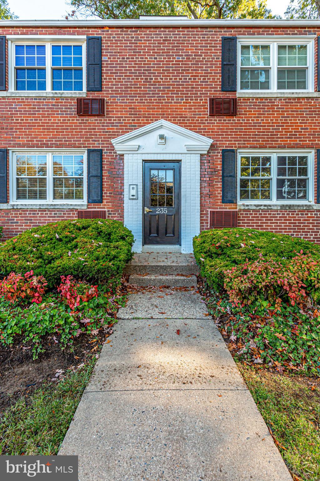 ARLINGTON OAKS - Residential