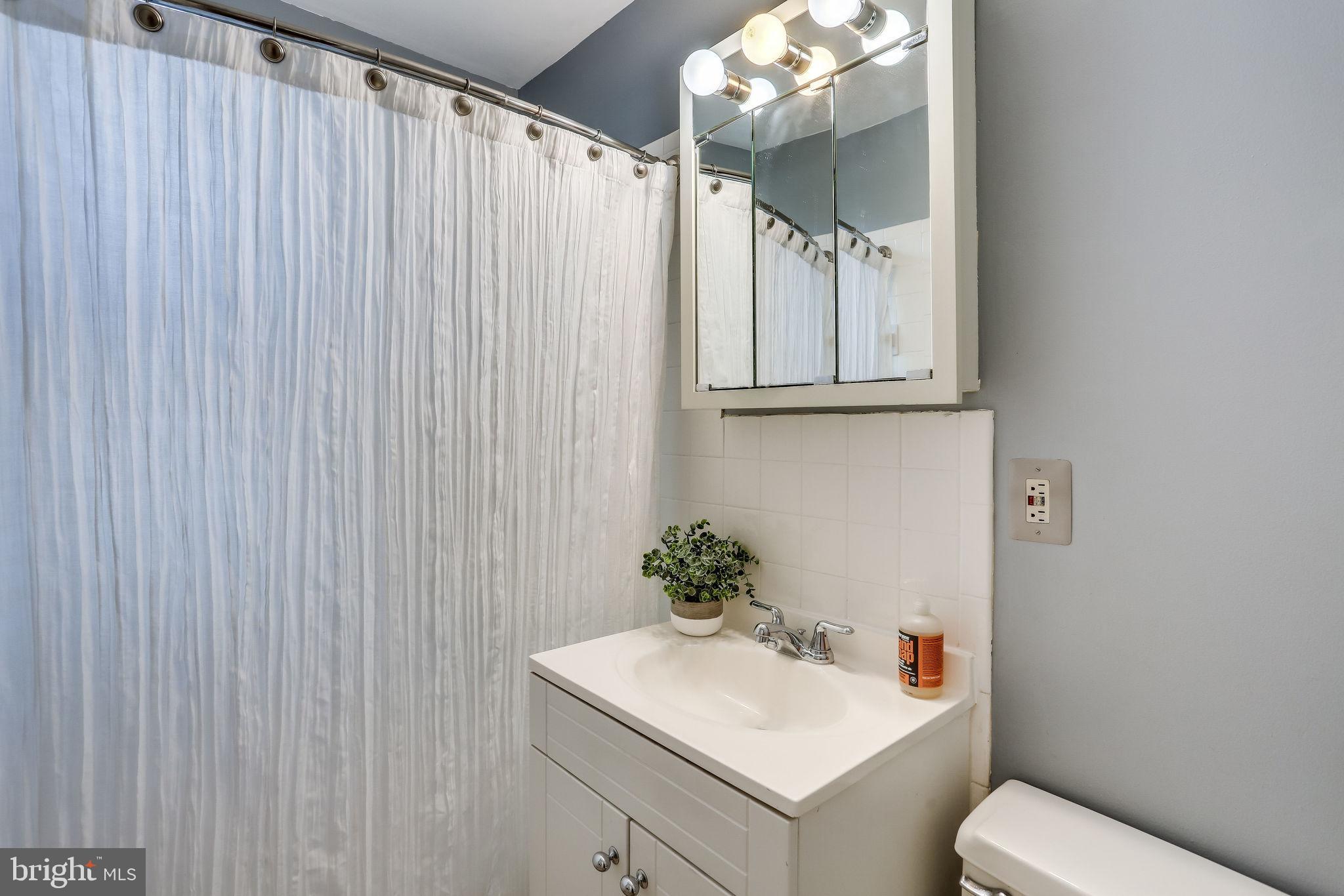 ARLINGTON OAKS - Residential