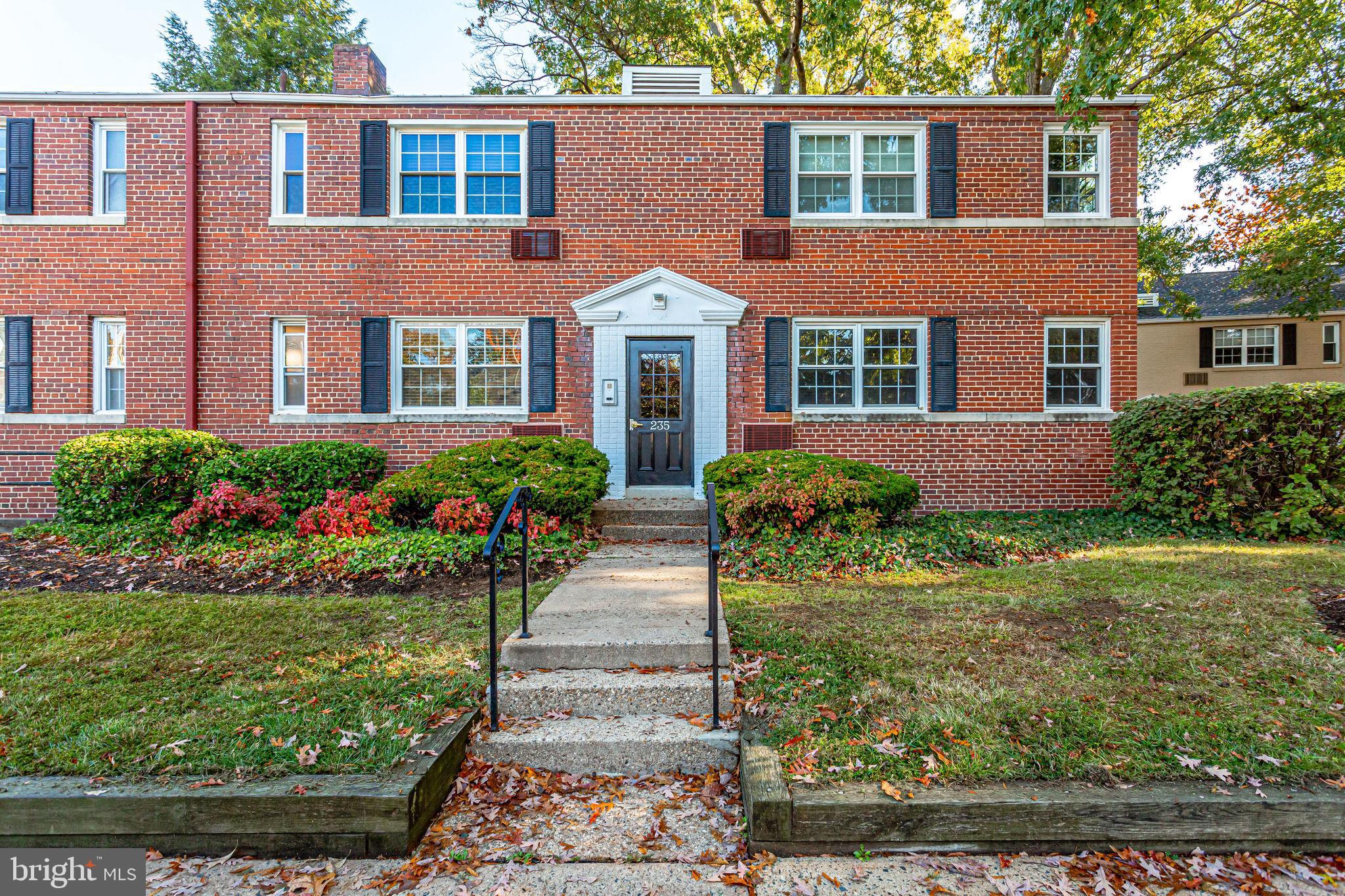 ARLINGTON OAKS - Residential