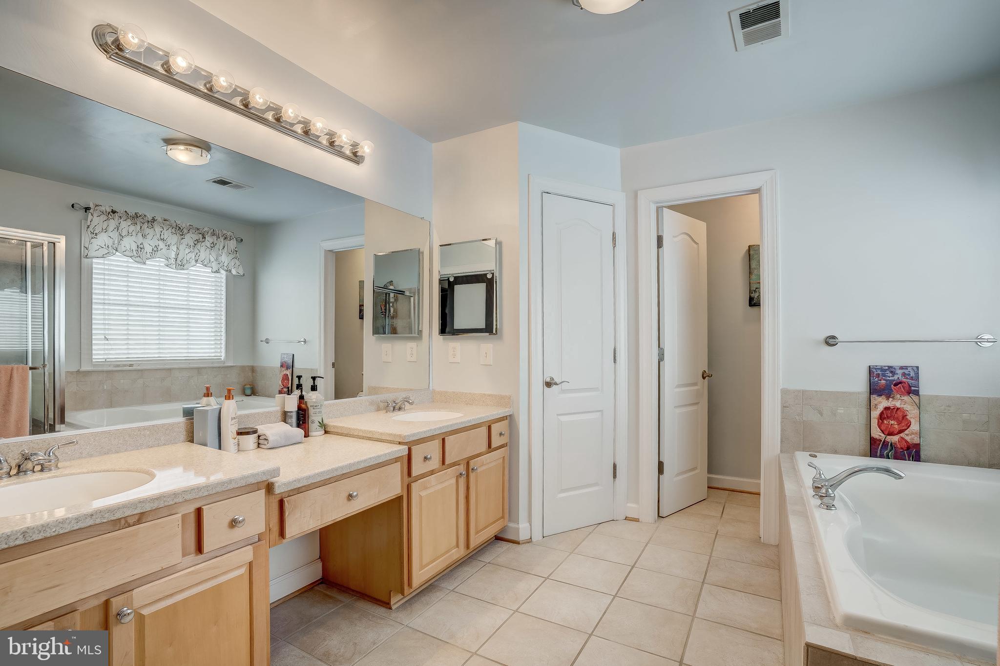 COLONIAL PARK - Residential