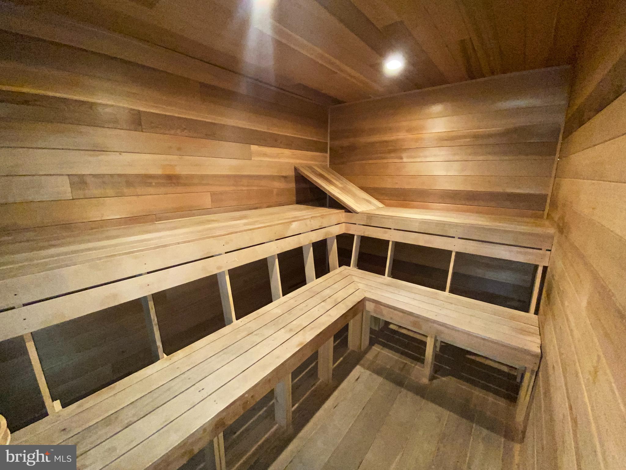 THE CARLTON - Residential