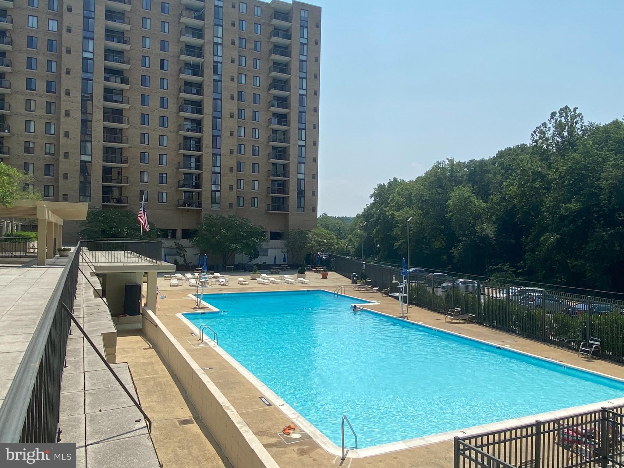 THE CARLTON - Residential