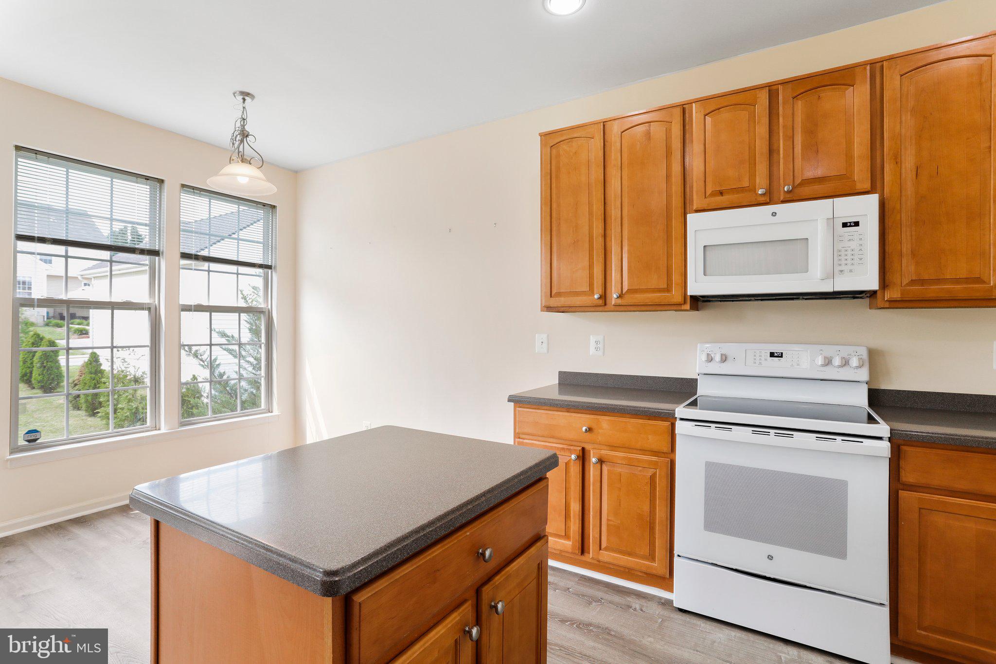 LAKELAND PLACE - Residential Lease