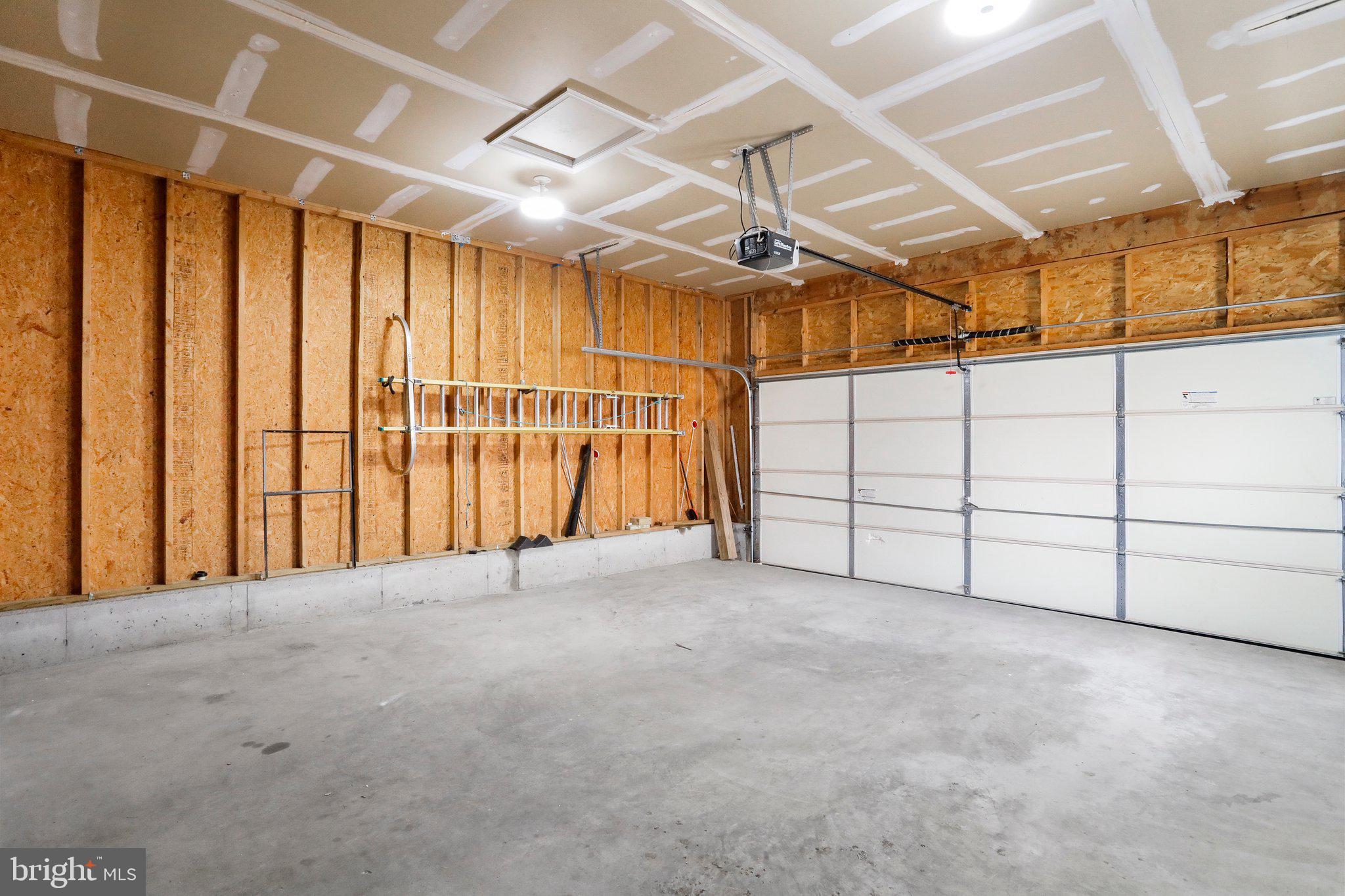 LAKELAND PLACE - Residential Lease