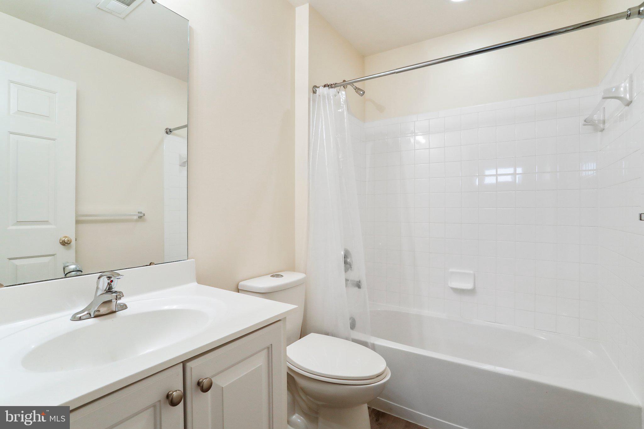 LAKELAND PLACE - Residential Lease