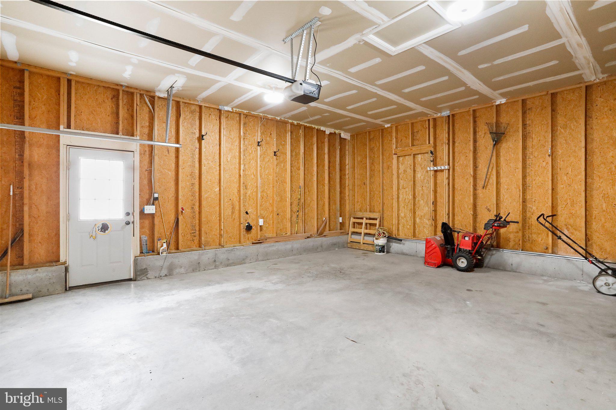 LAKELAND PLACE - Residential Lease