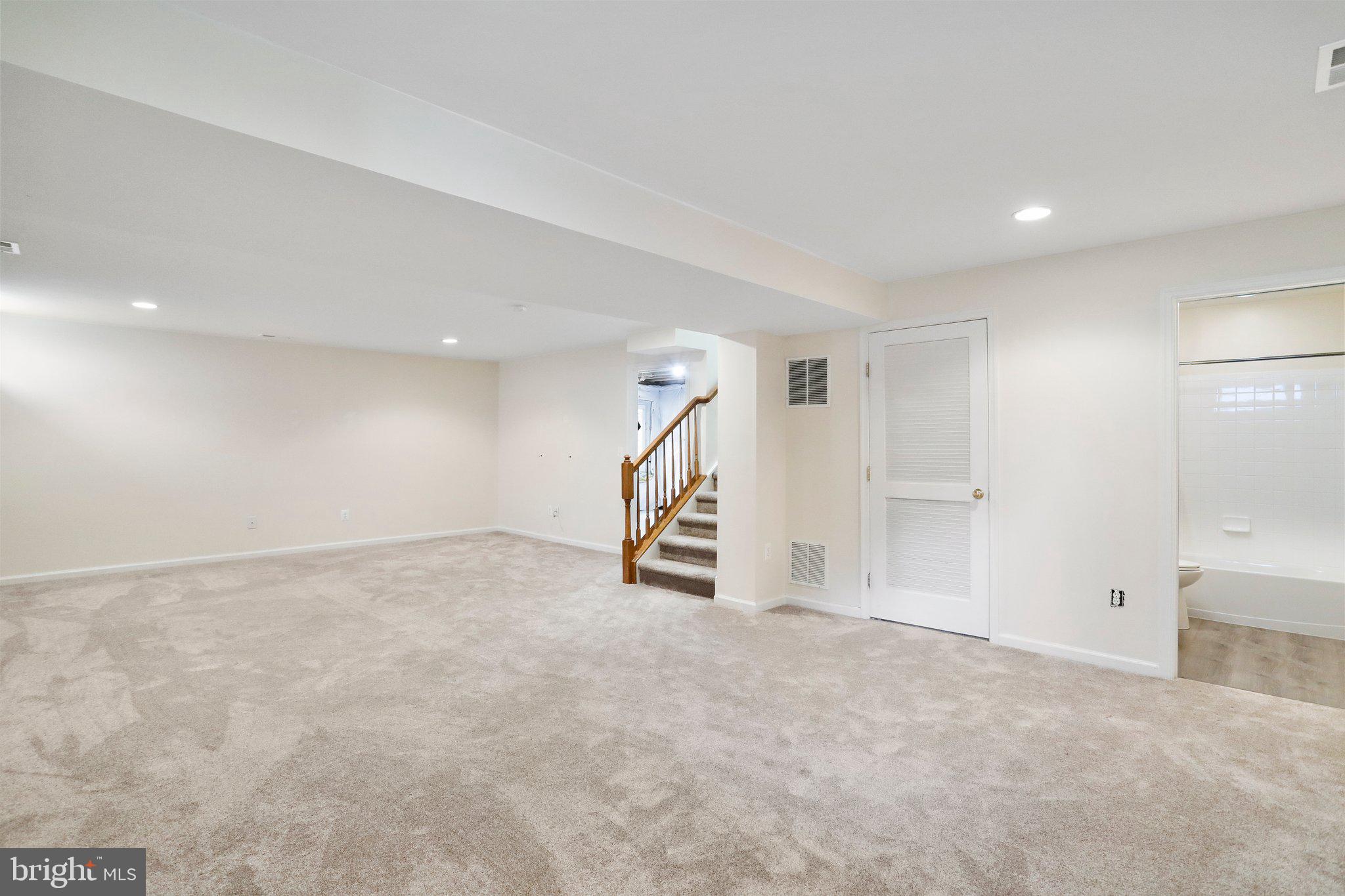 LAKELAND PLACE - Residential Lease