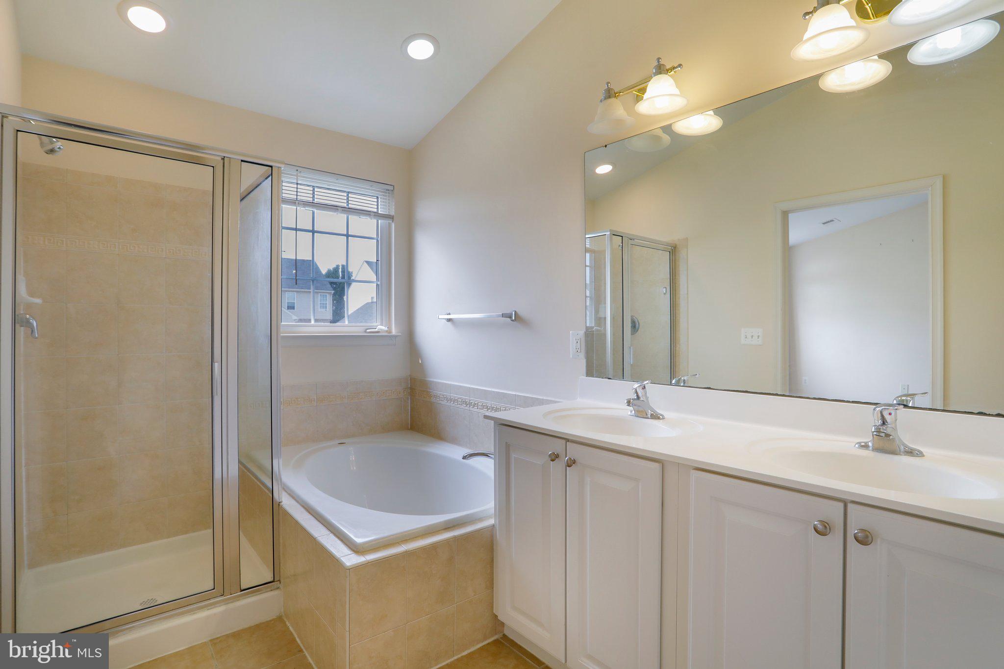 LAKELAND PLACE - Residential Lease