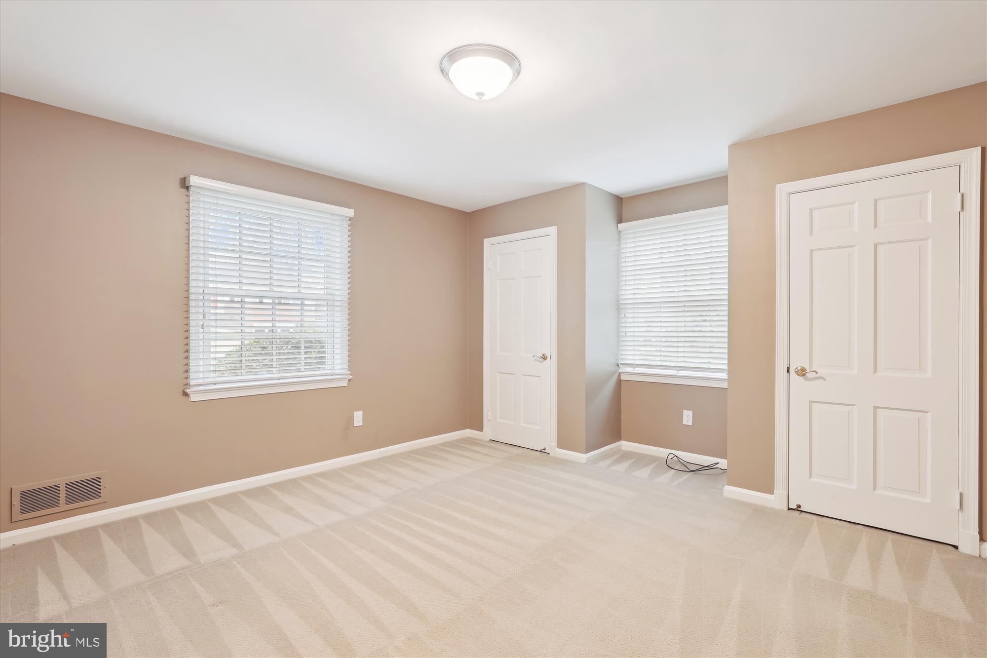 GOLF CLUB MANOR - Residential