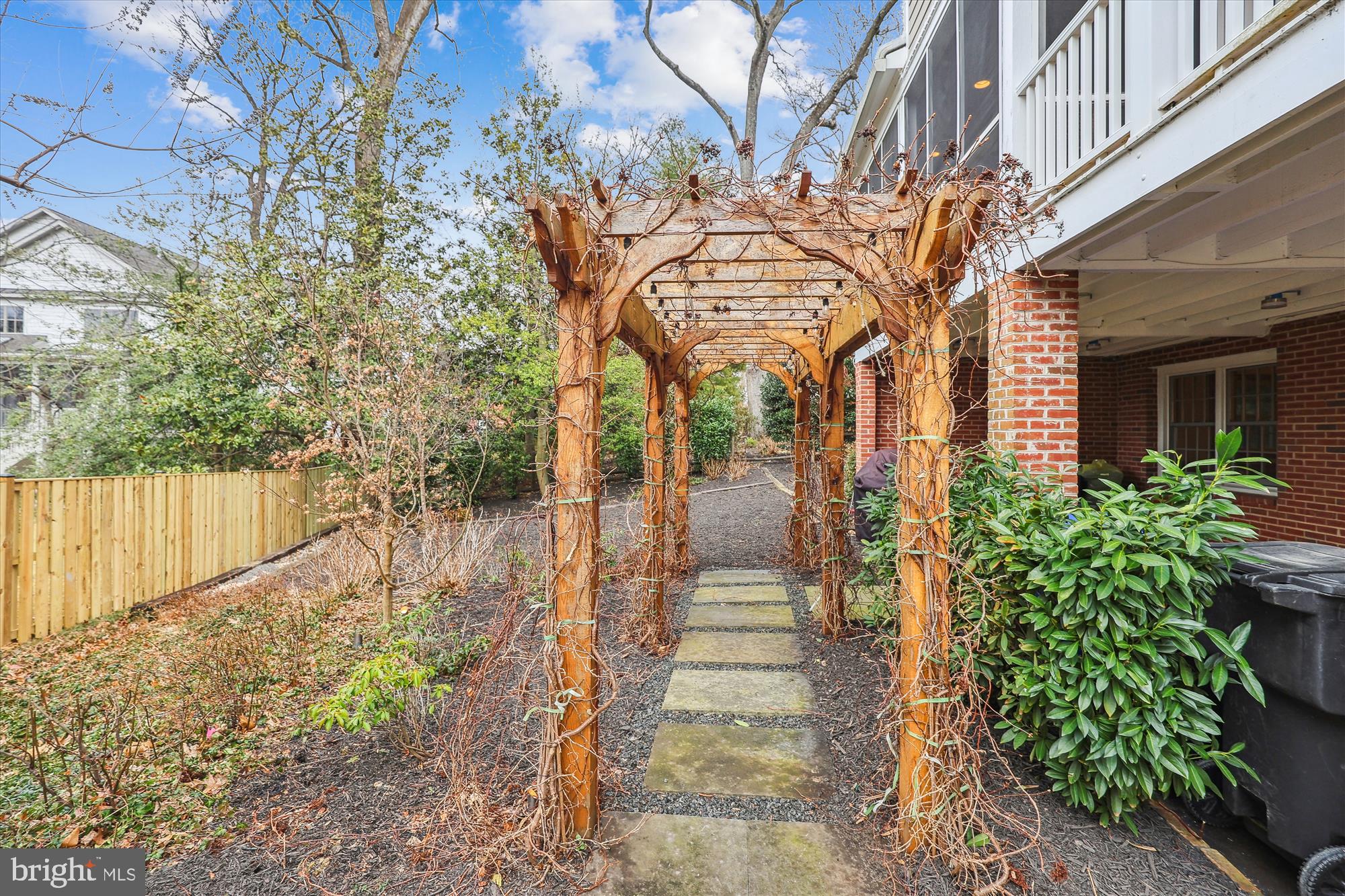 GOLF CLUB MANOR - Residential