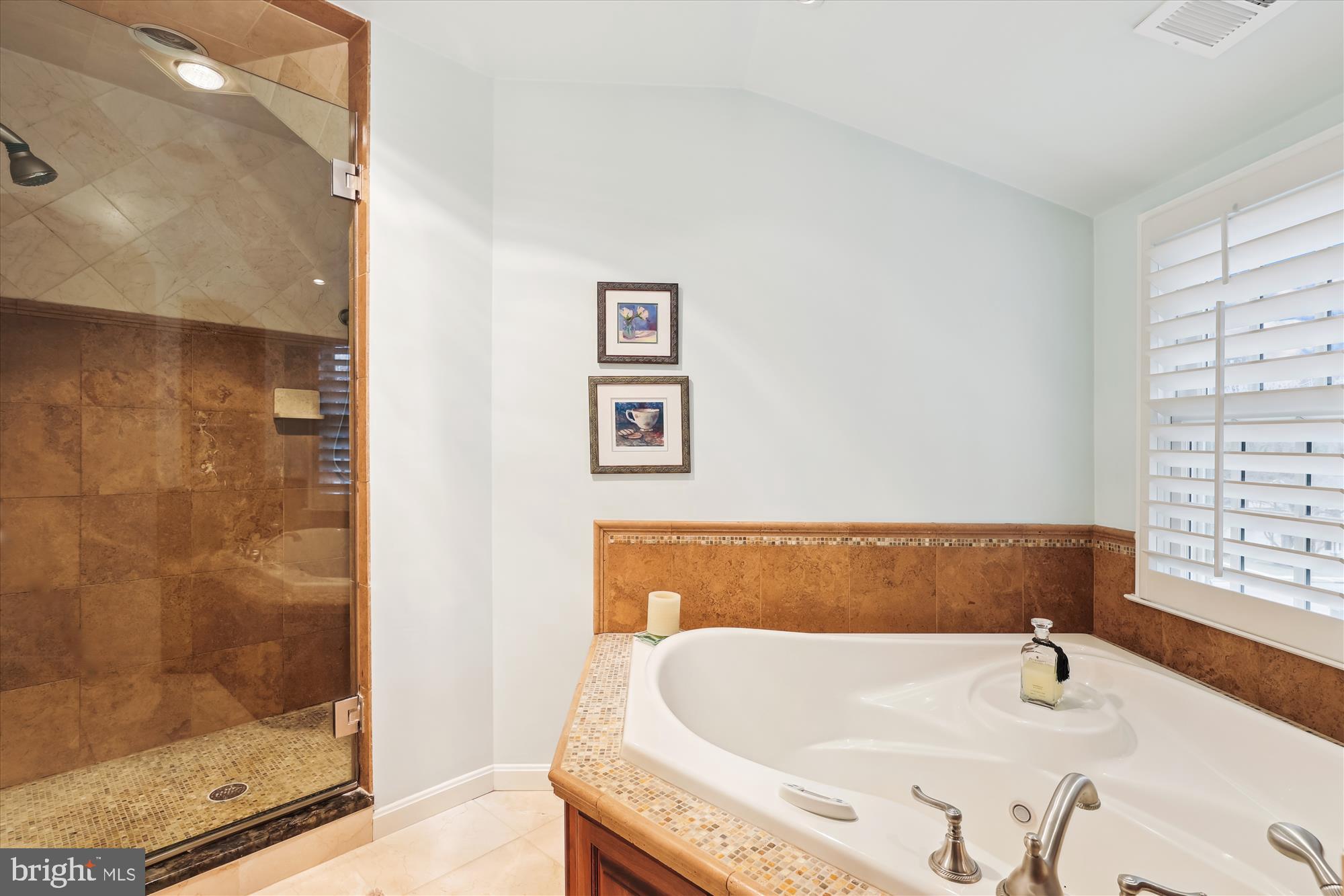 GOLF CLUB MANOR - Residential