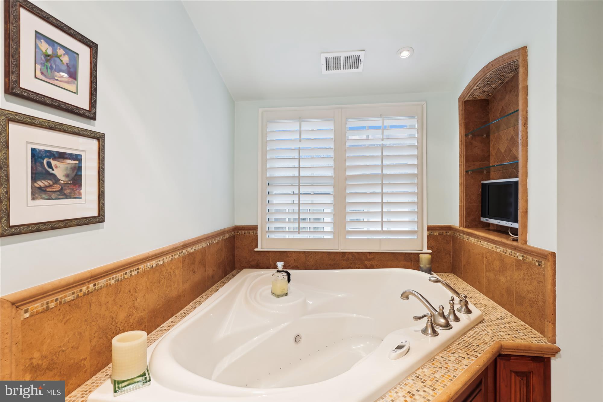 GOLF CLUB MANOR - Residential