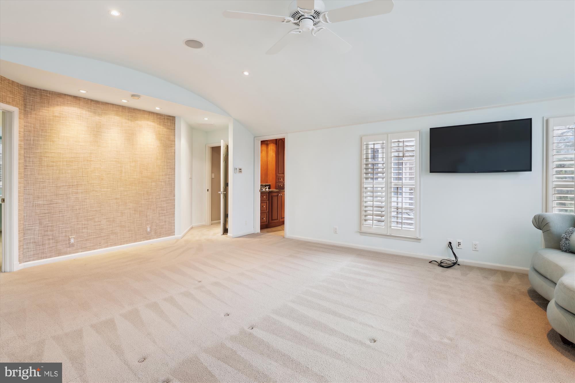 GOLF CLUB MANOR - Residential