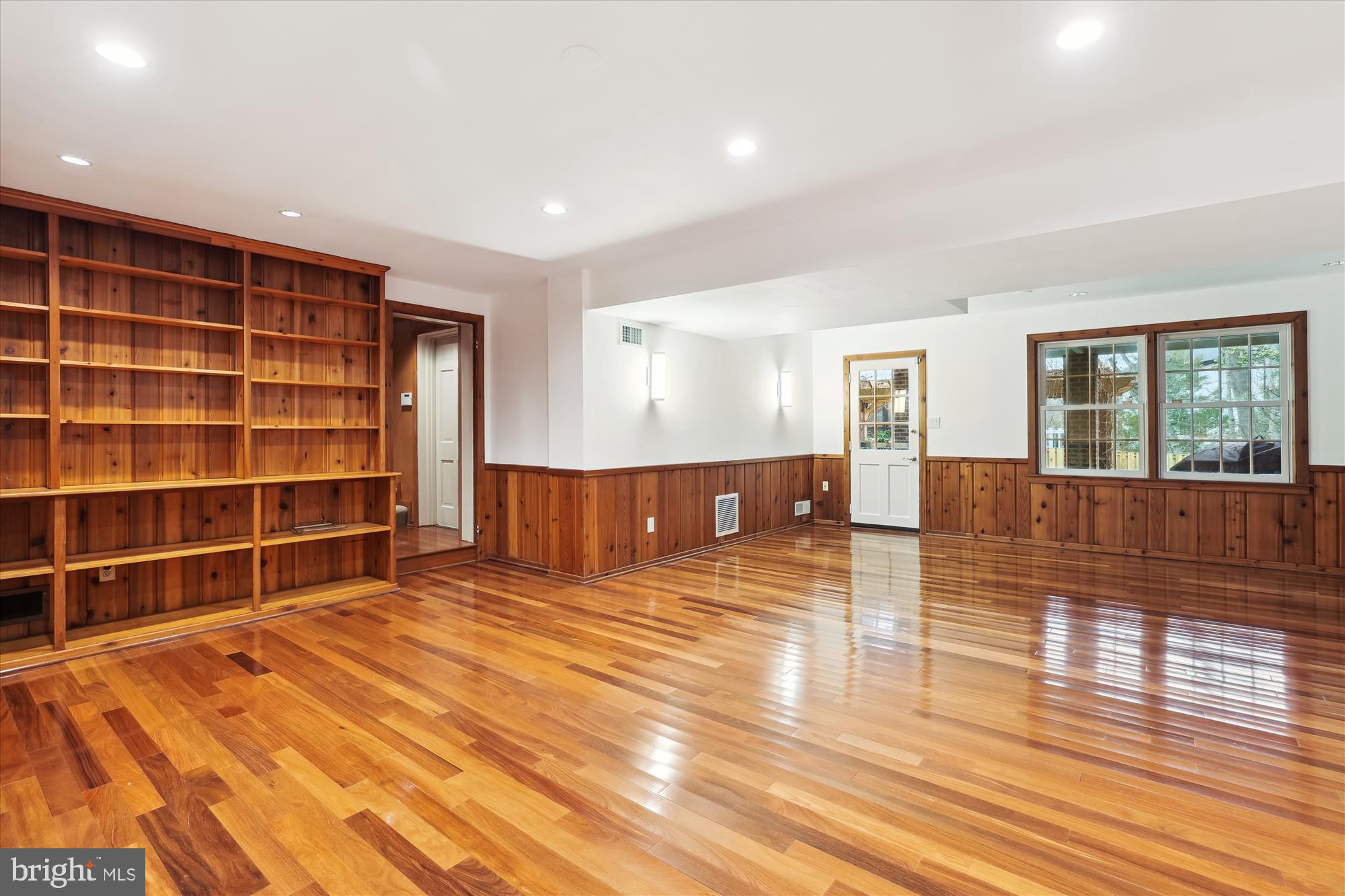 GOLF CLUB MANOR - Residential