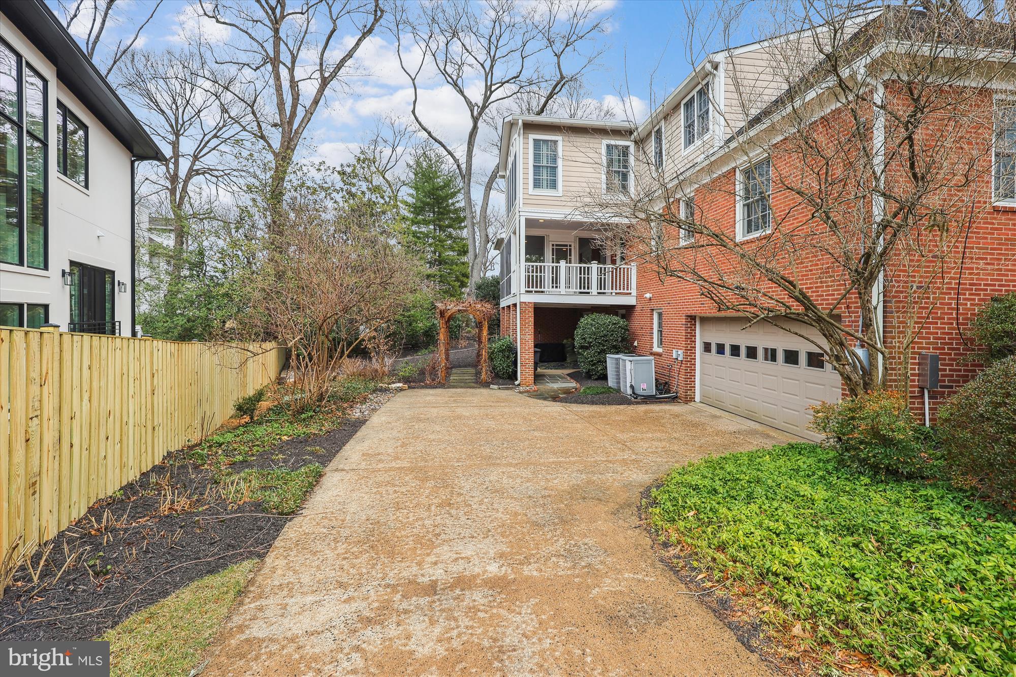 GOLF CLUB MANOR - Residential