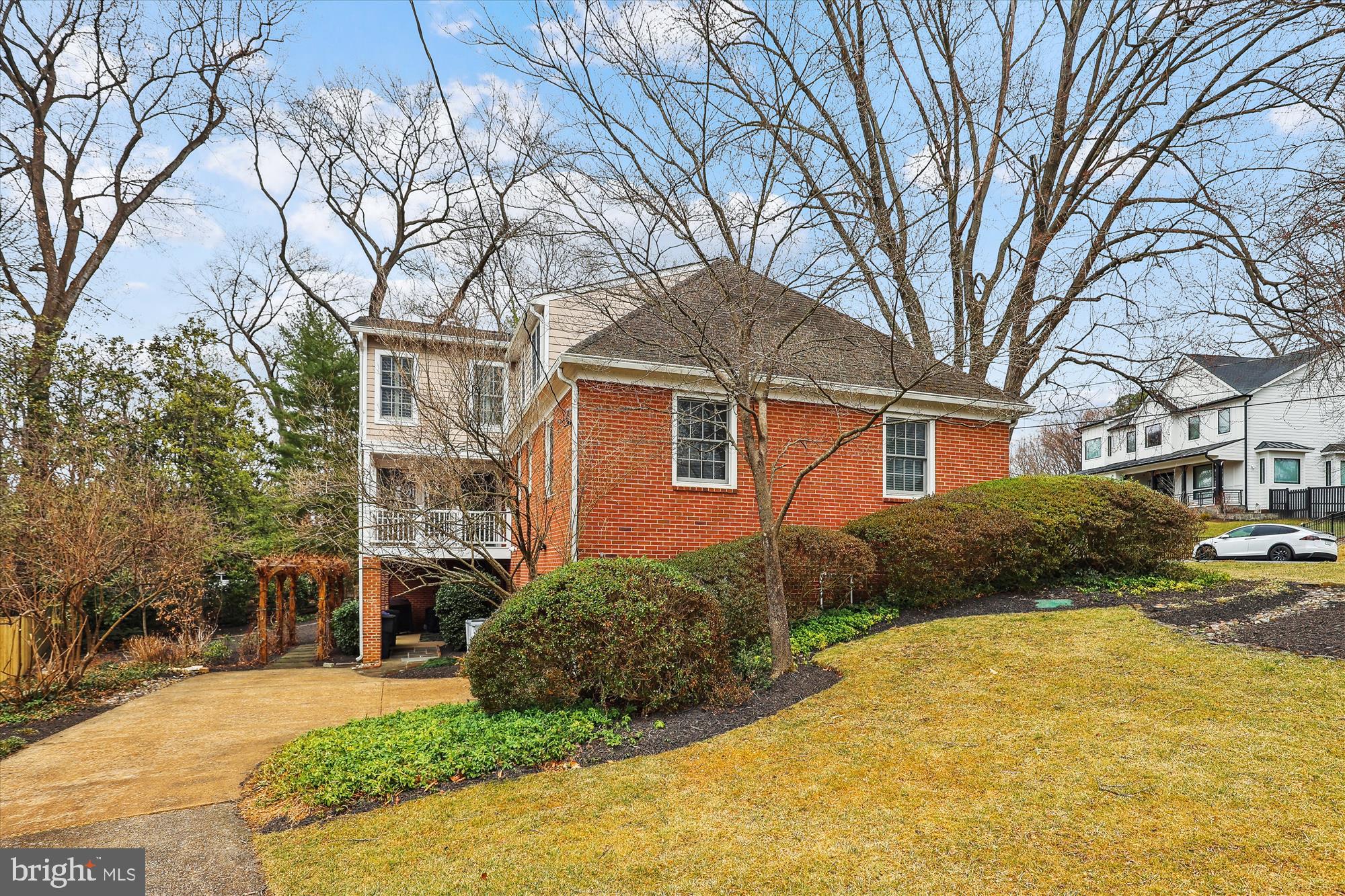 GOLF CLUB MANOR - Residential