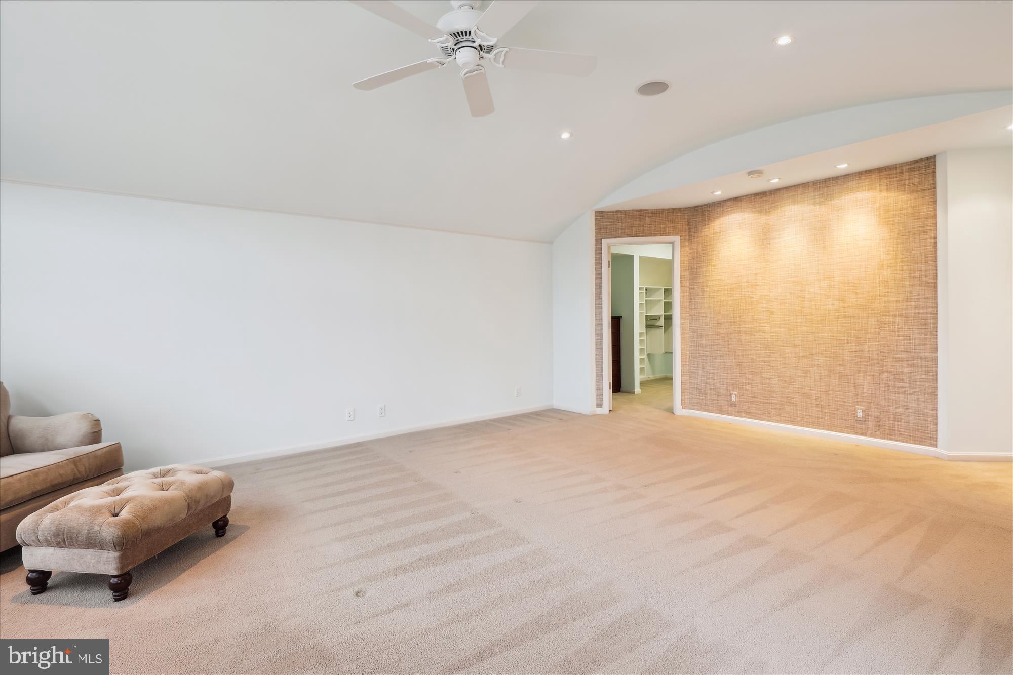 GOLF CLUB MANOR - Residential