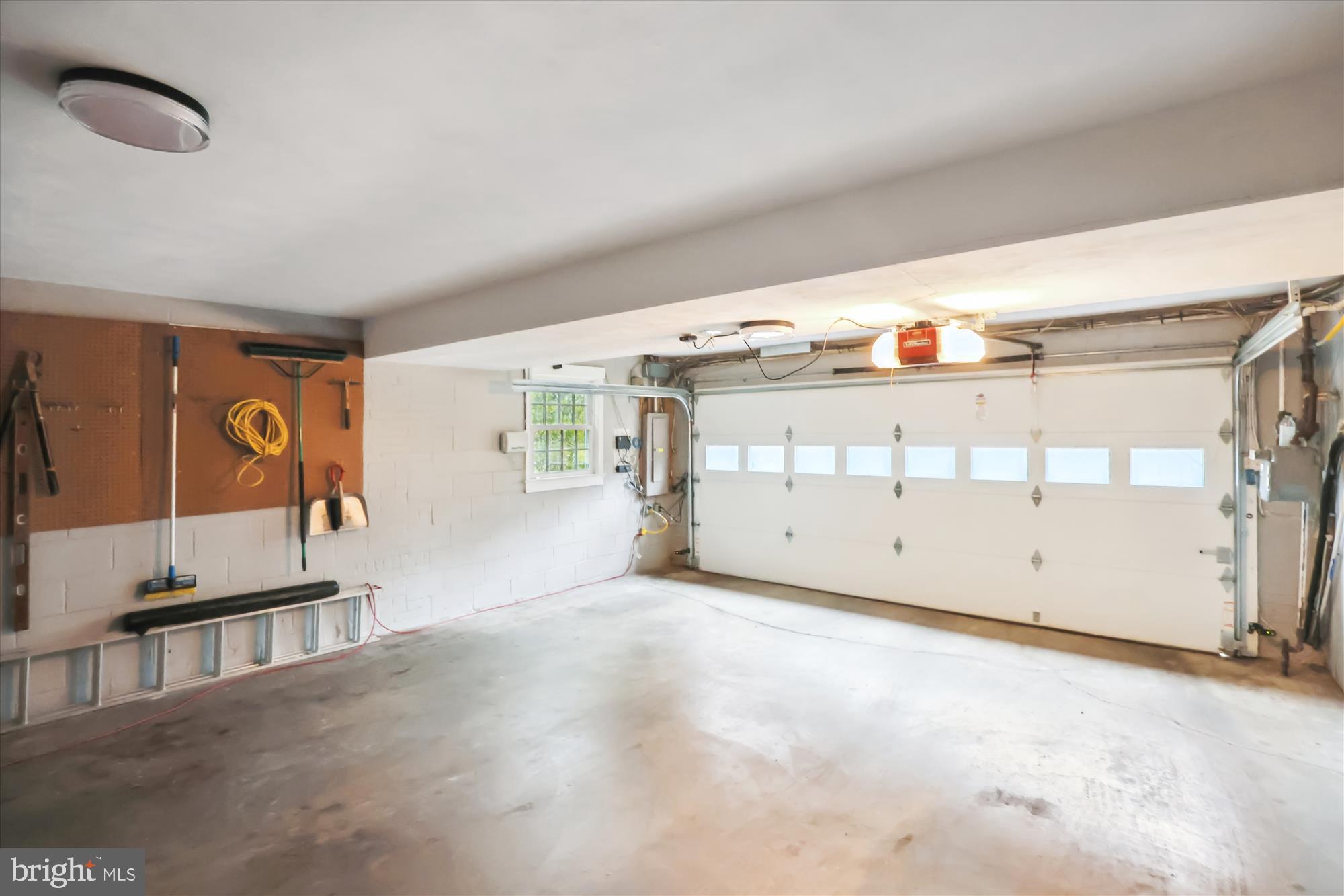 GOLF CLUB MANOR - Residential