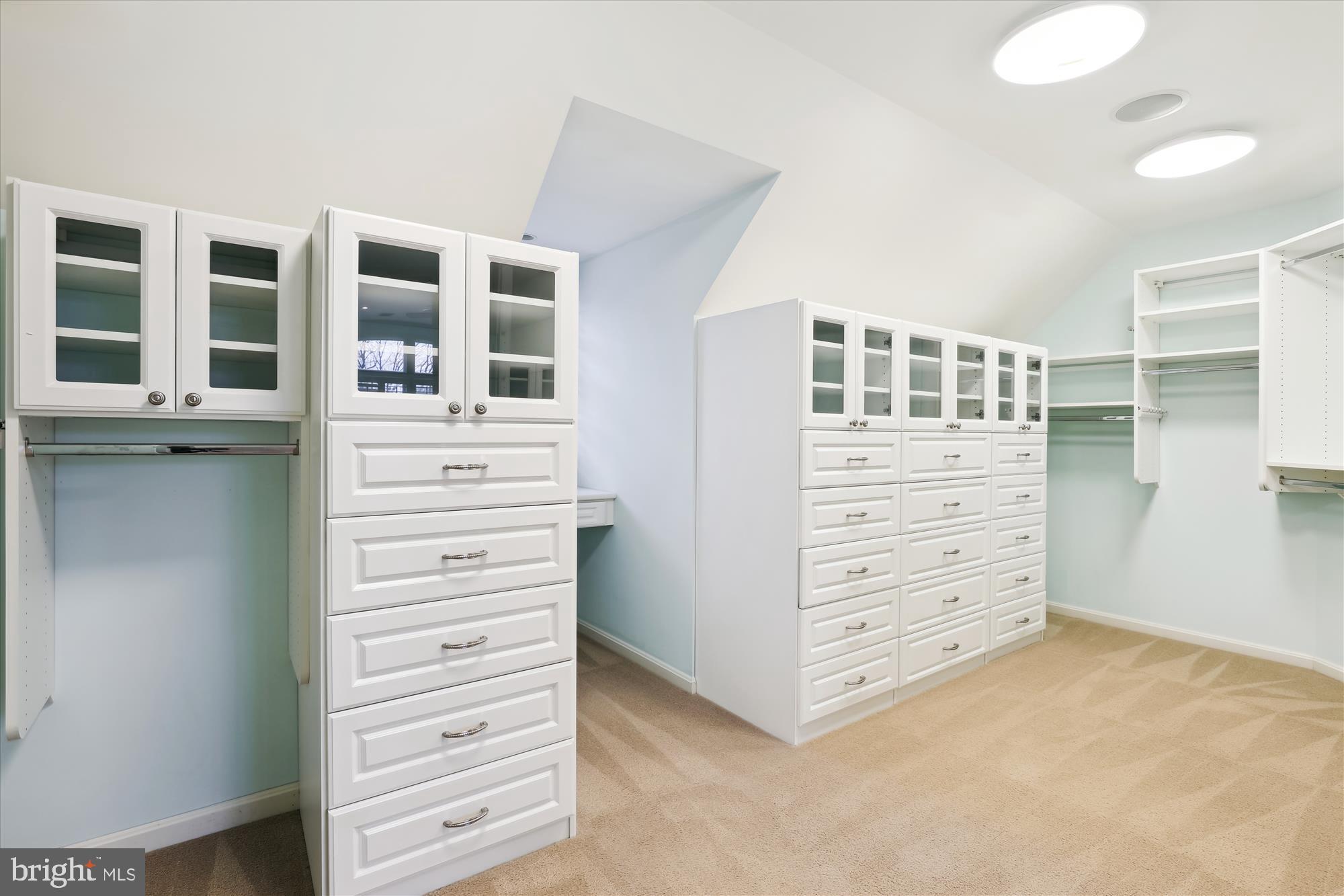 GOLF CLUB MANOR - Residential